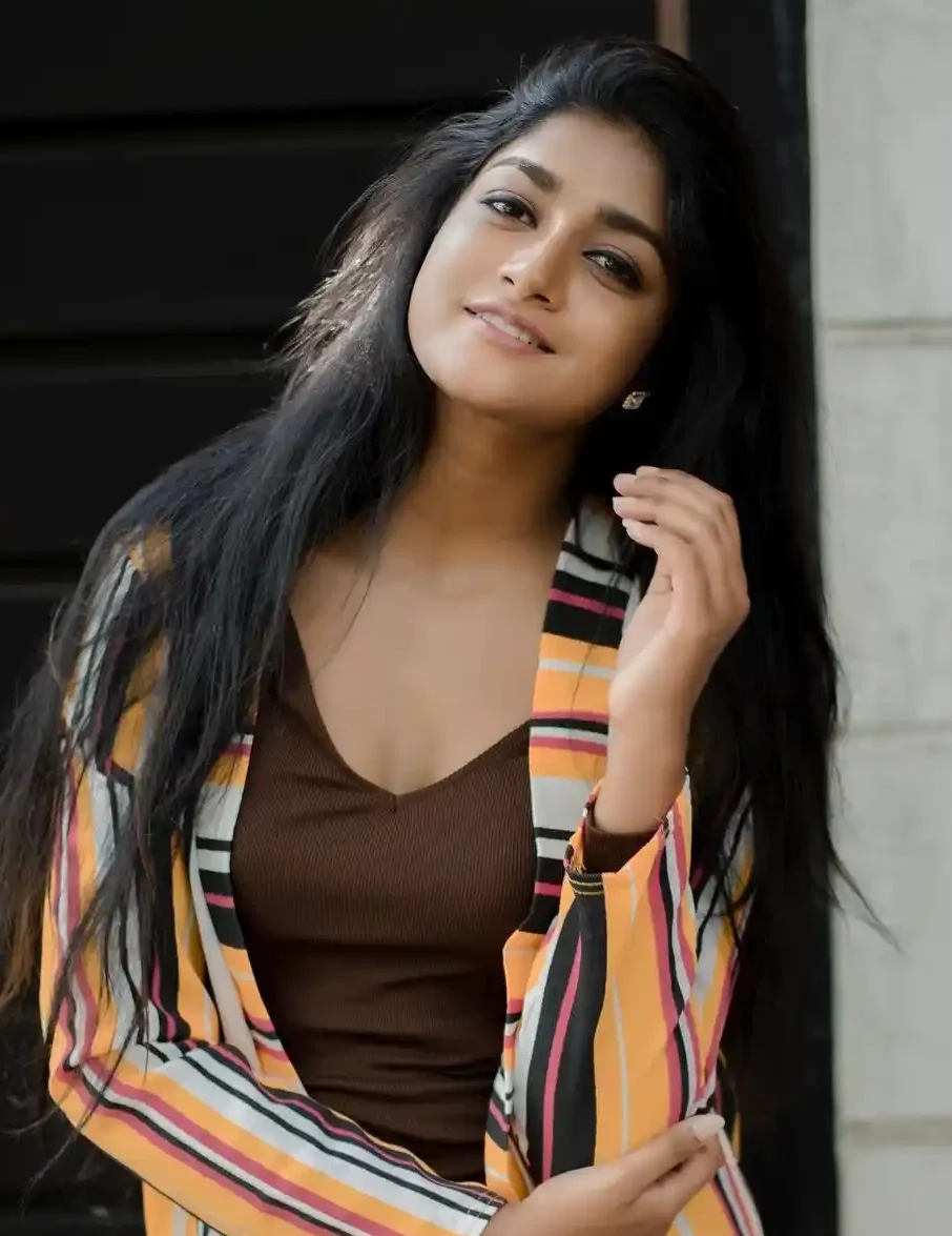 Dimple Hayathi Age, Height, Family, Husband, Figure, Pics and more ...